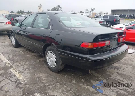 1999 Toyota Camry Le z USA, uszkodzony, nr VIN 4T1BG22K7XU910838